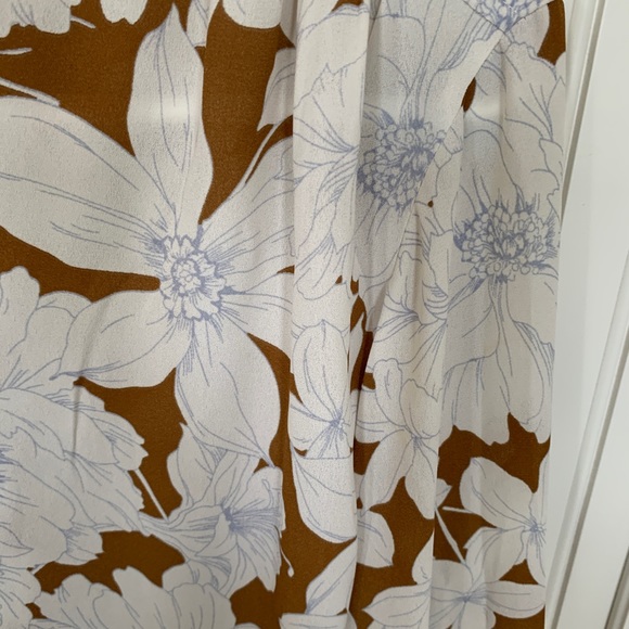 Vince Floral Silky Button Down - Picture 2 of 6